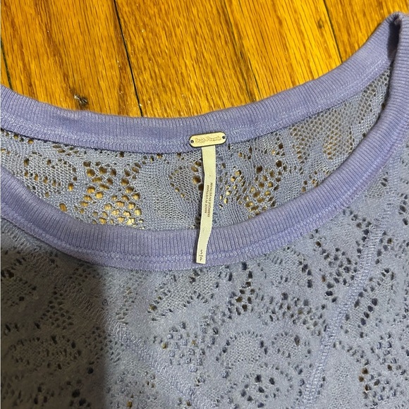 Free People  Size Small Lavender Colored Oversized Super Soft Cutout Top - Picture 12 of 14